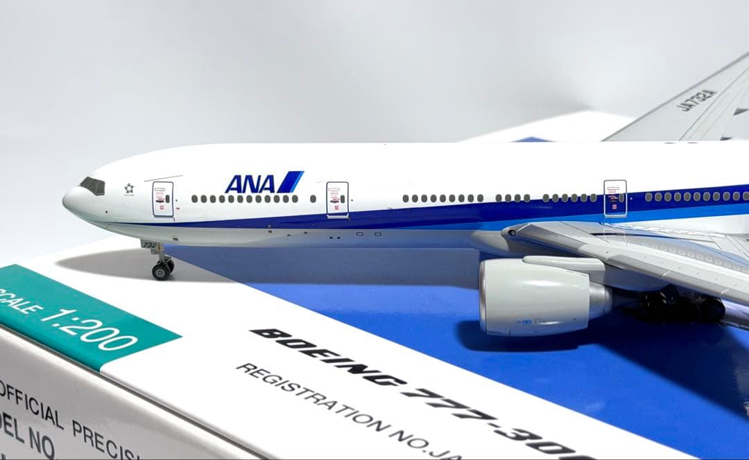 全日空商事 1/200 B777-300ER ANA NH20013