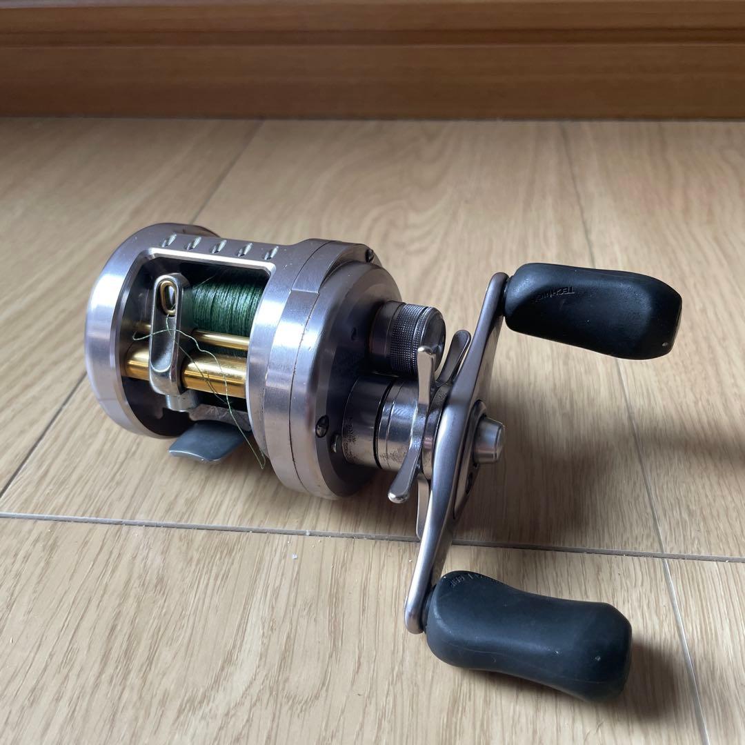 希少美品　シマノ　カルカッタコンクエストDC 51