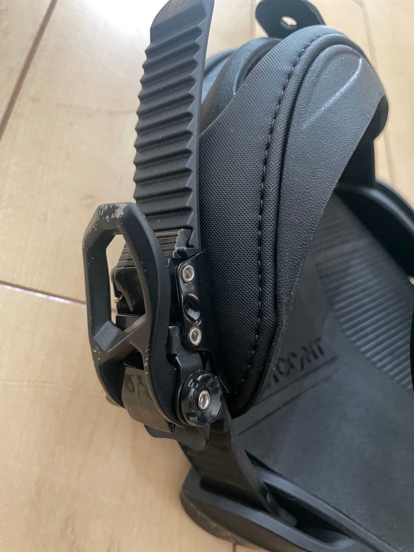 BURTON CARTELビンディング