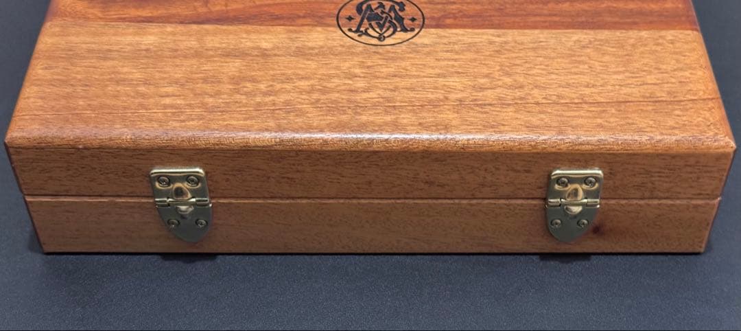 S&W社純正品 木製高級プレゼンテーションケース 実物