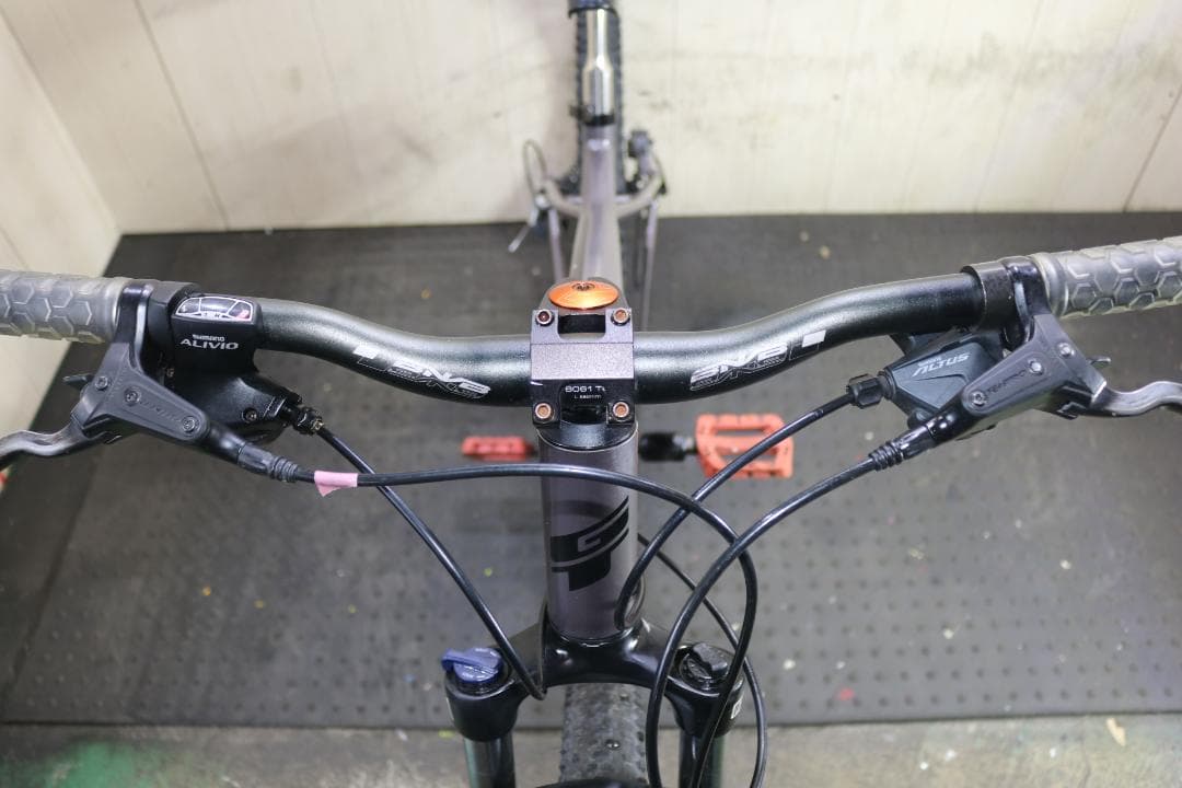 GTアグレッサー27.5型 アルミ 24速 425mm 油圧式ディスクMTB