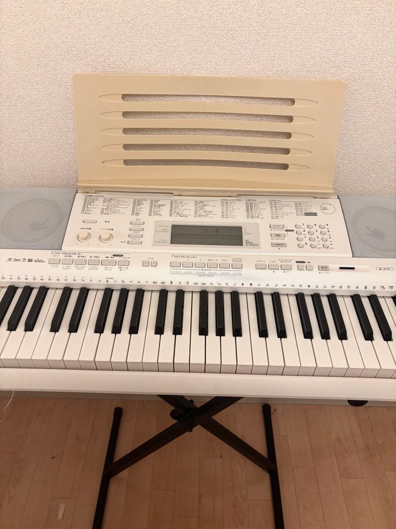 [引き取り限定]状態良　電子キーボード 61鍵盤 ホワイト　スタンド、カバー付き