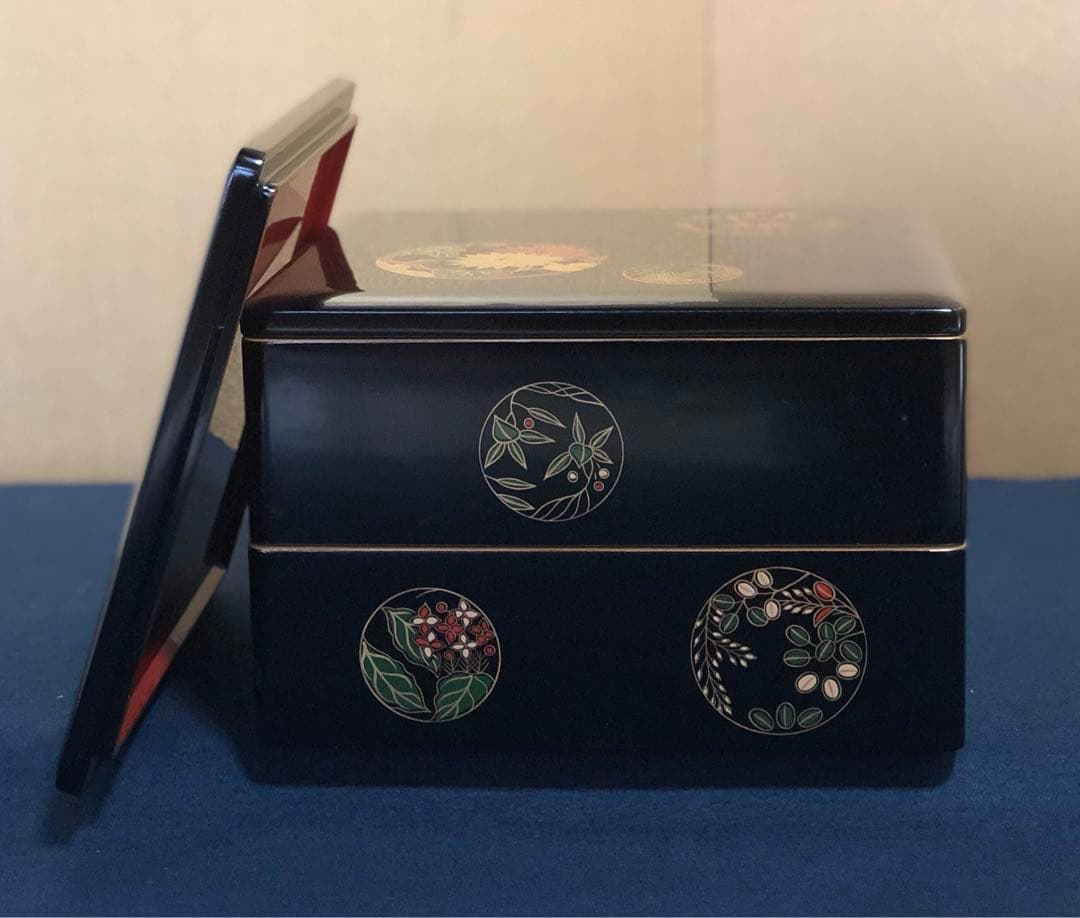 《R》黒内朱 花丸蒔絵 二段重 替蓋 重台付 木製漆器 木箱　251218か1
