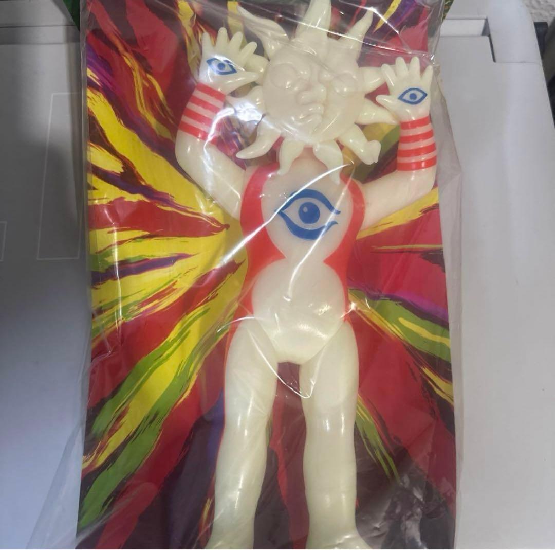 新品・未開封品 タローマン ソフビ人形 蓄光カラー版 鷲野デパート名品展