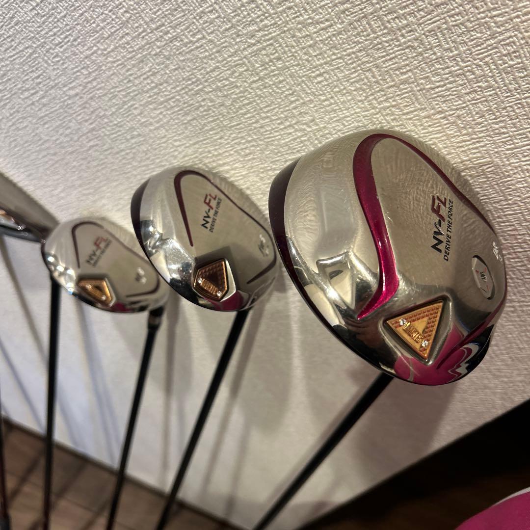 マックテッレディースL 11本　右利き　可愛いキャディバッグ 付き　ゴルフセット