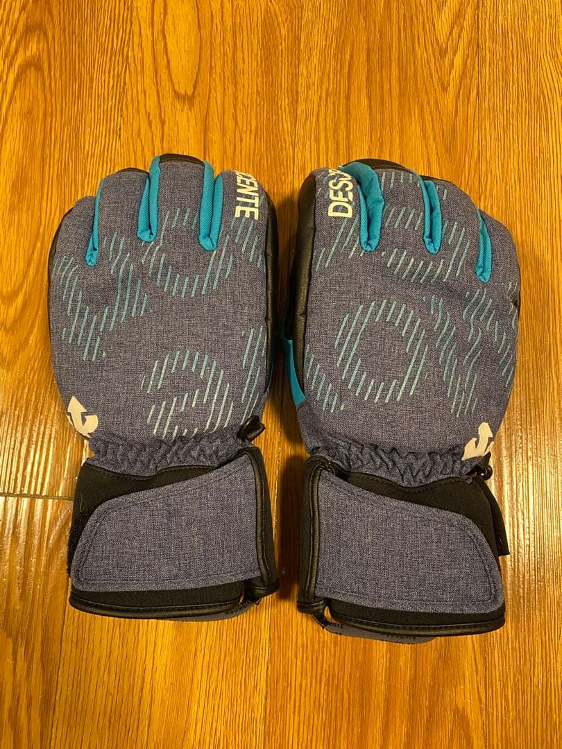 デサント スキーウェア上下 S（グローブ、インナー2枚、ネックウォーマーおまけ）