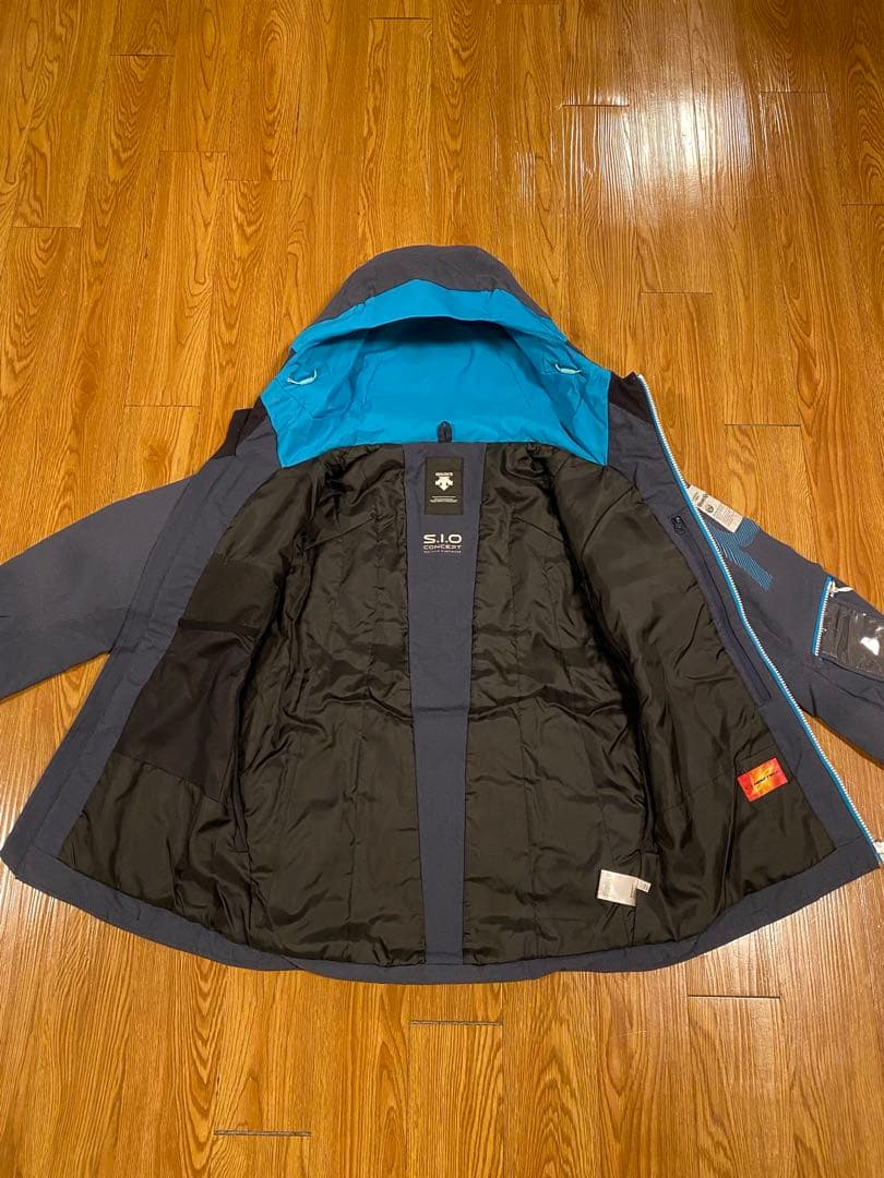 デサント スキーウェア上下 S（グローブ、インナー2枚、ネックウォーマーおまけ）