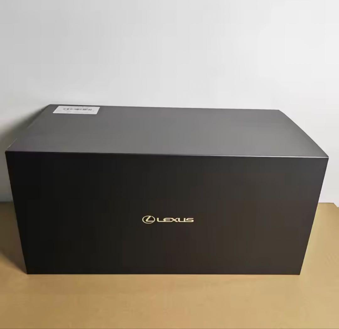 Lexus LM500h ホワイト 1/18スケールモデルミニカー