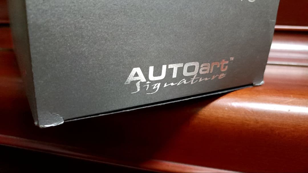 ミニカー AUTOart 1/18 RedBull X2010 signature