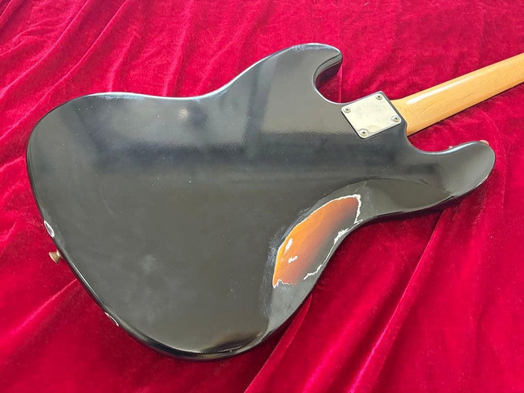 ジャズベース　マルチレイヤーカラー　ラッカーフィニッシュ