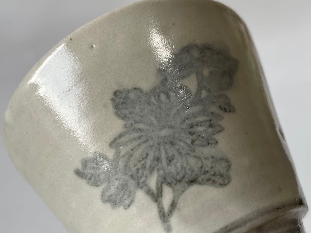 骨董　アンティーク　古伊万里　初期　蕎麦猪口　こんにゃく印判　菊文様　酒器