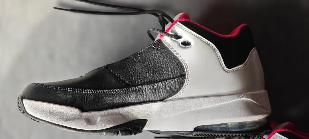 エアジョーダン マックス オーラ 3