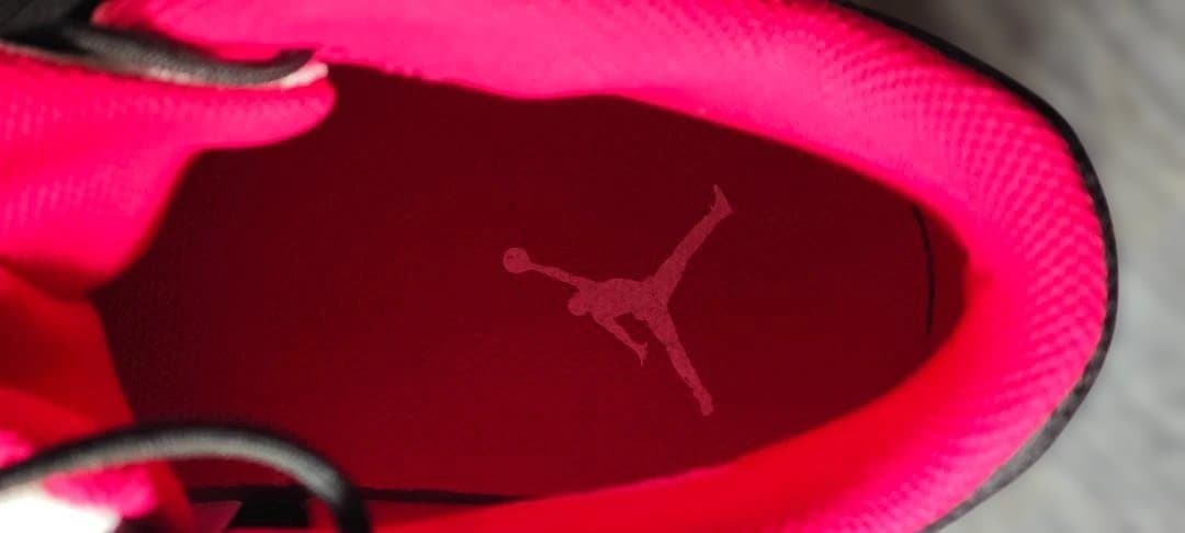 エアジョーダン マックス オーラ 3