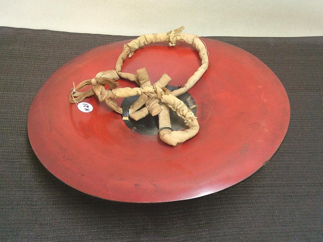 【陣笠　金彩線状文　家紋　年代物・N21・武具甲冑 】刀装具　縁頭 鍔目貫　外装