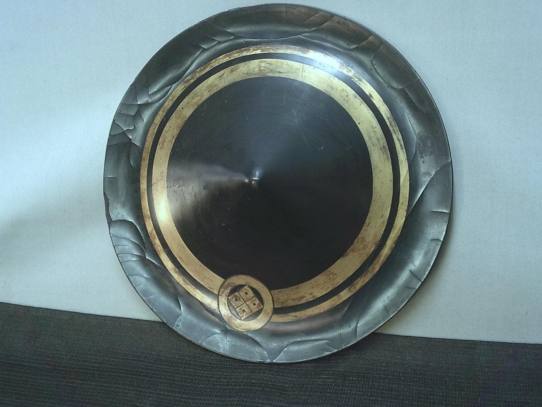 【陣笠　金彩線状文　家紋　年代物・N21・武具甲冑 】刀装具　縁頭 鍔目貫　外装