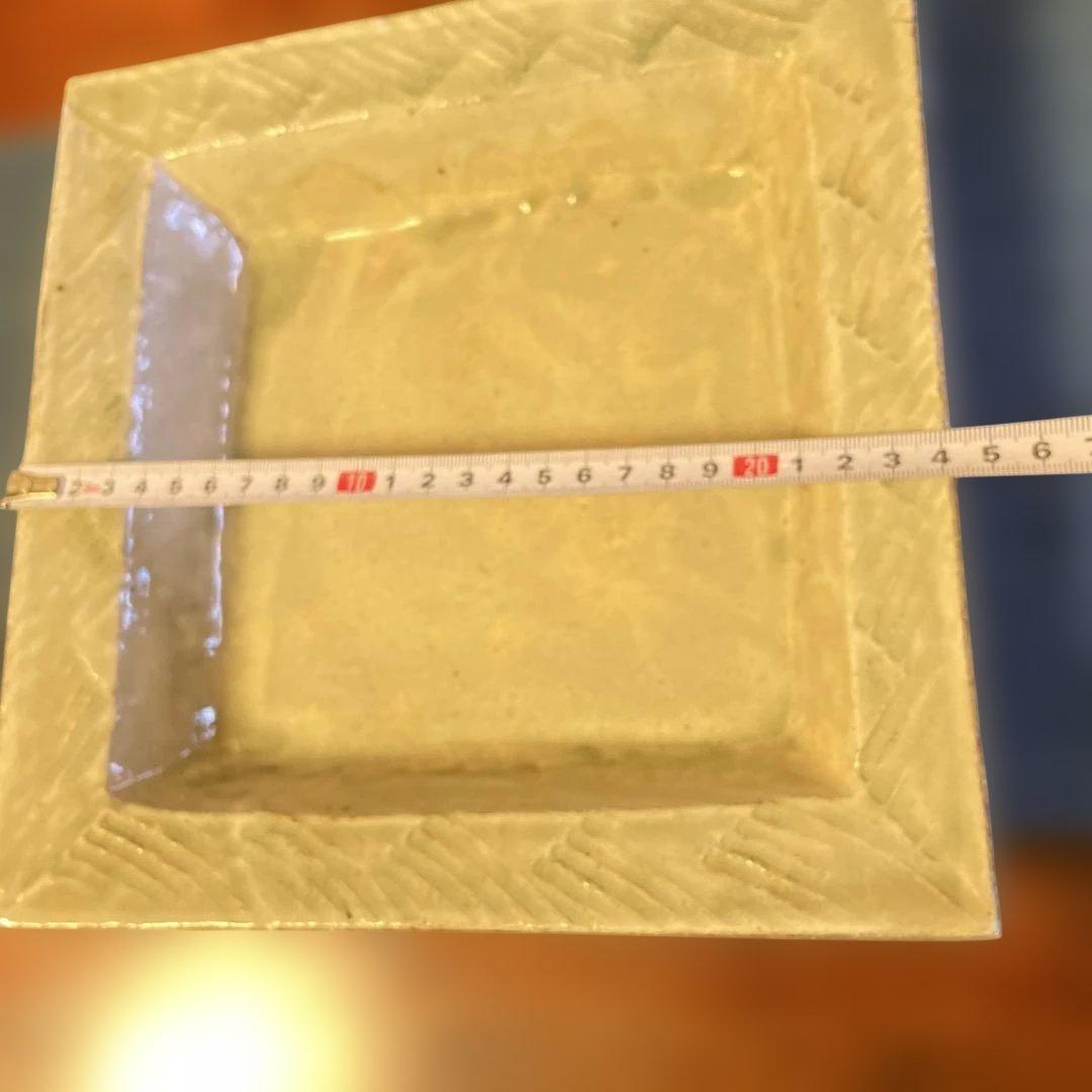 出西窯多々納弘光氏作成　グレーの陶器製四角皿