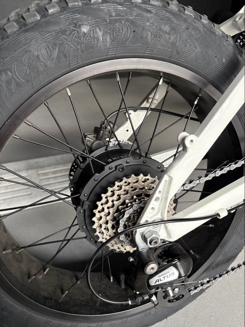 MATE X ホワイト 新古車 格安