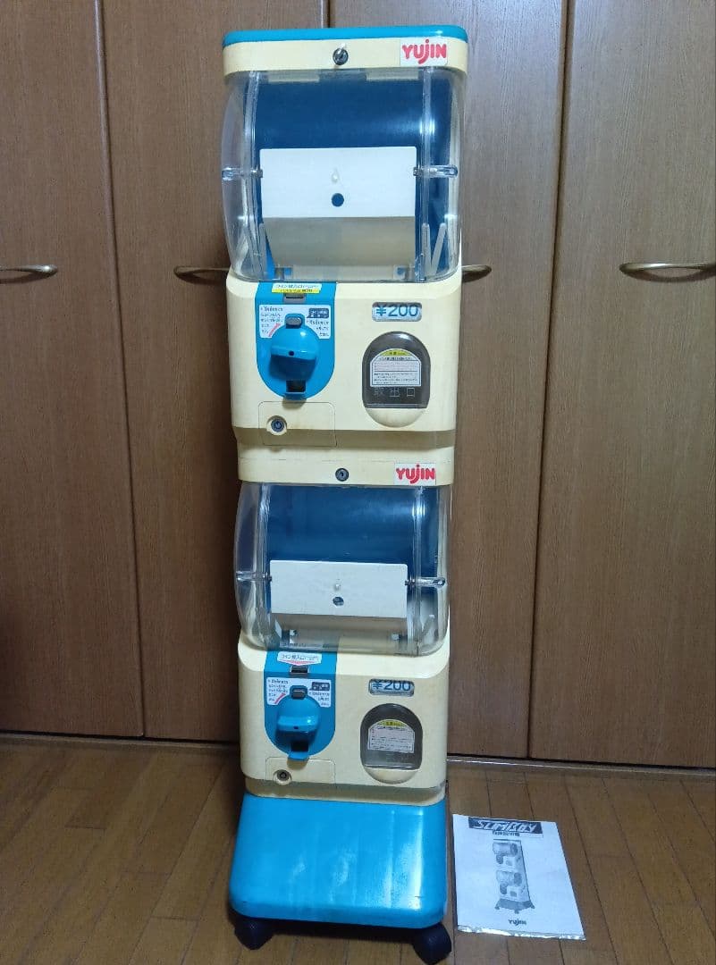 【カギ付】ガチャガチャ　本体　スリムボーイ　ユージン　カプセルステーション　筐体