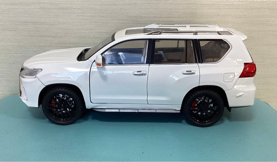 レクサス LX570 ホワイト LEXUS 1/18