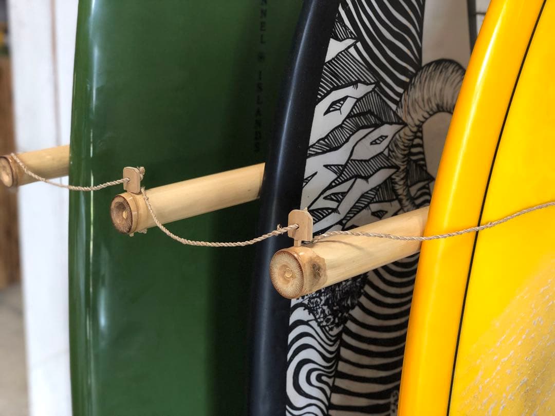 サーフボードラック　収納　スタンド　壁付け　バリ　サーフィン　ツインフィン　ビス