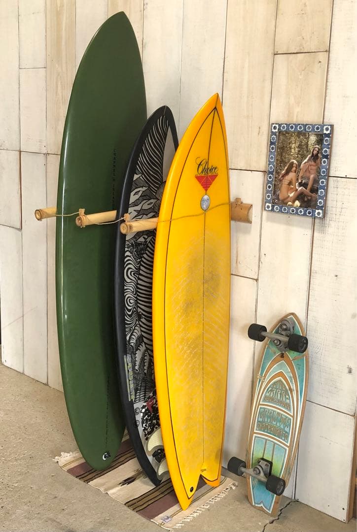 サーフボードラック　収納　スタンド　壁付け　バリ　サーフィン　ツインフィン　ビス