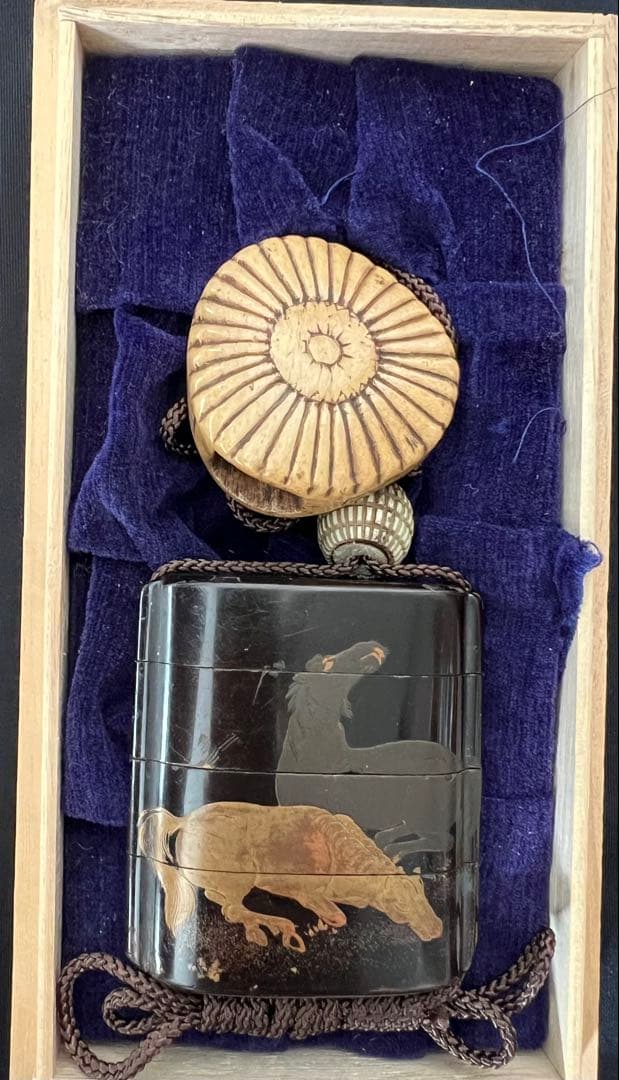 年代物 蒔絵印籠 根付 四段 馬 古美術 アンティーク 骨董品 工芸品