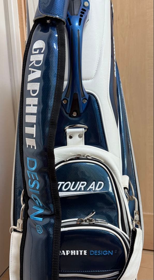 美品★ツアーAD★キャディバッグ★ゴルフ★グラファイトデザイン★ツアーモデル
