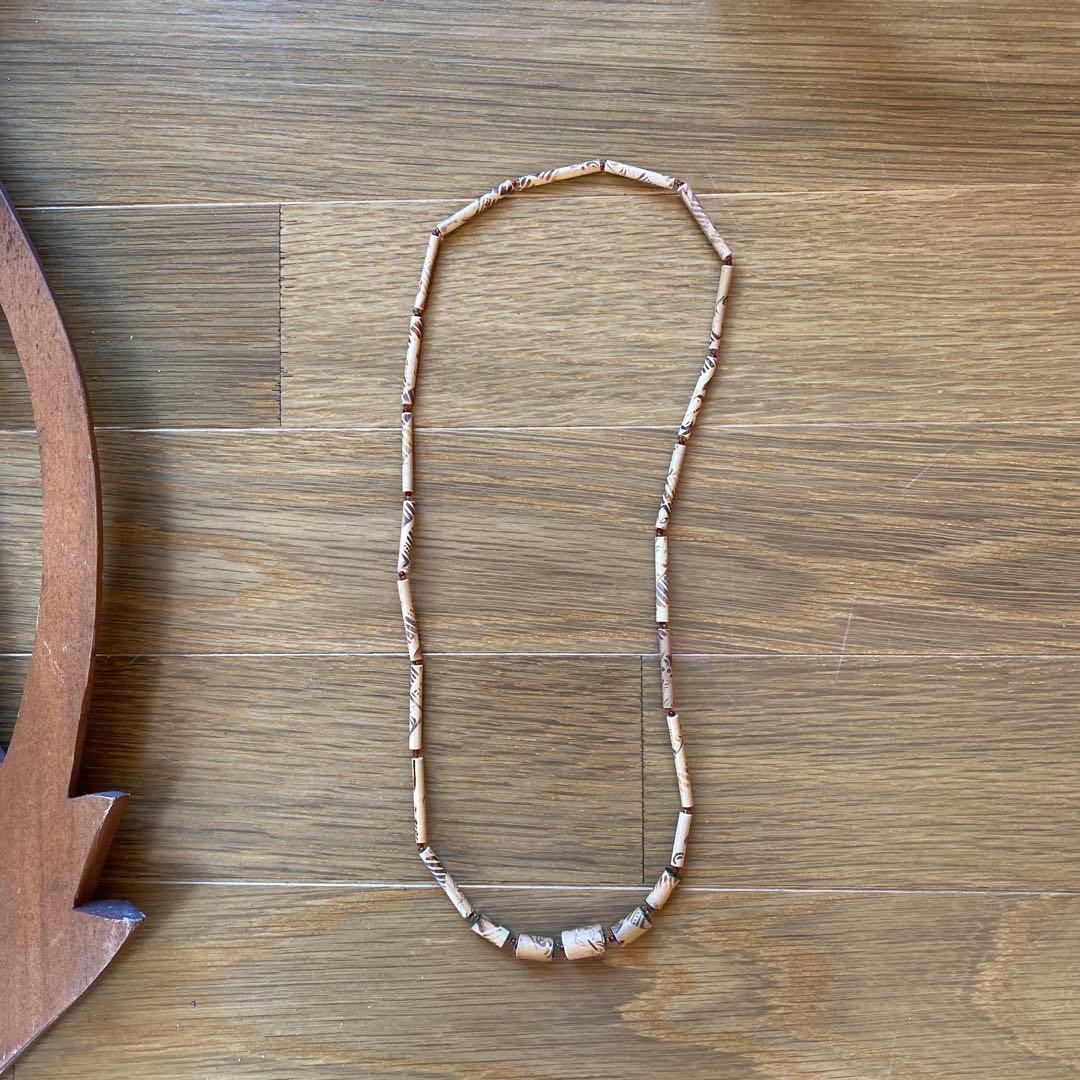 ひょうたんの民族楽器　ハワイの壁掛けオブジェ　首飾り　木彫りの盾　4点セット