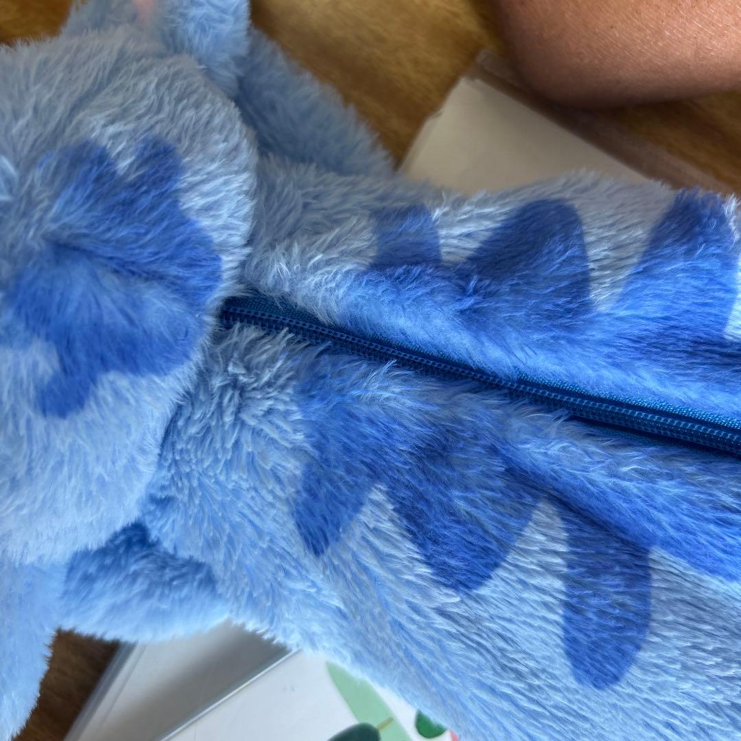 ファスナー付き青色ぬいぐるみ