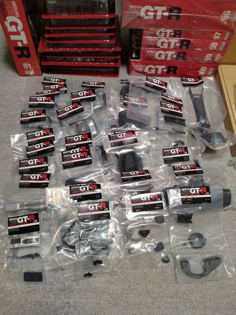 NISSAN GT-R R35 1/8スケール プラモデル