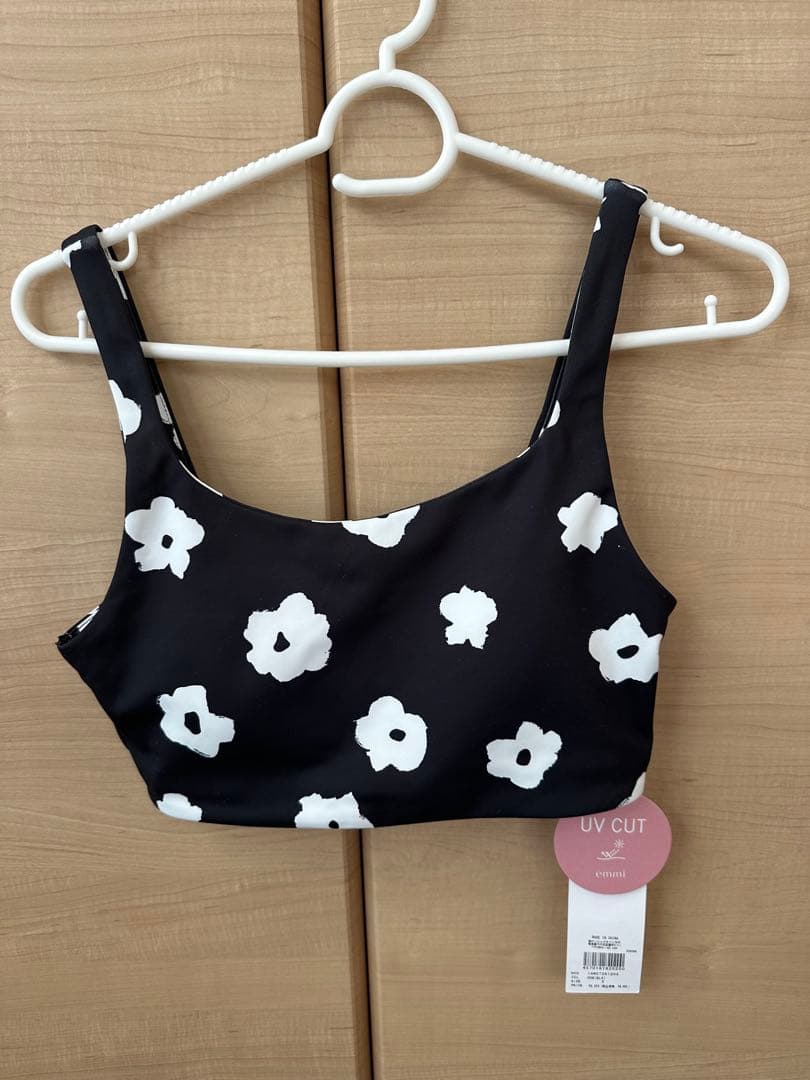 emmi デイジー　花柄 ヨガウェア UVカット