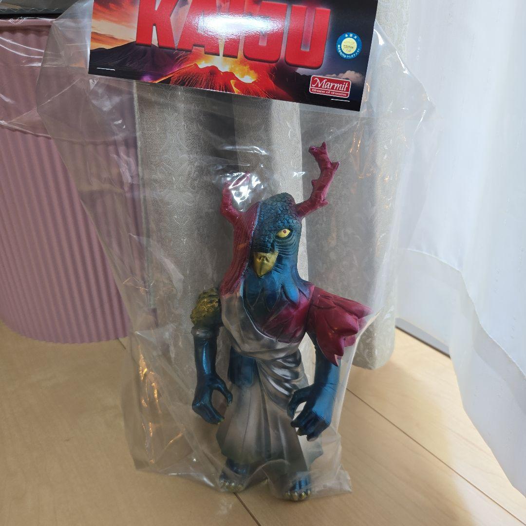 アカエリウス　マーミット