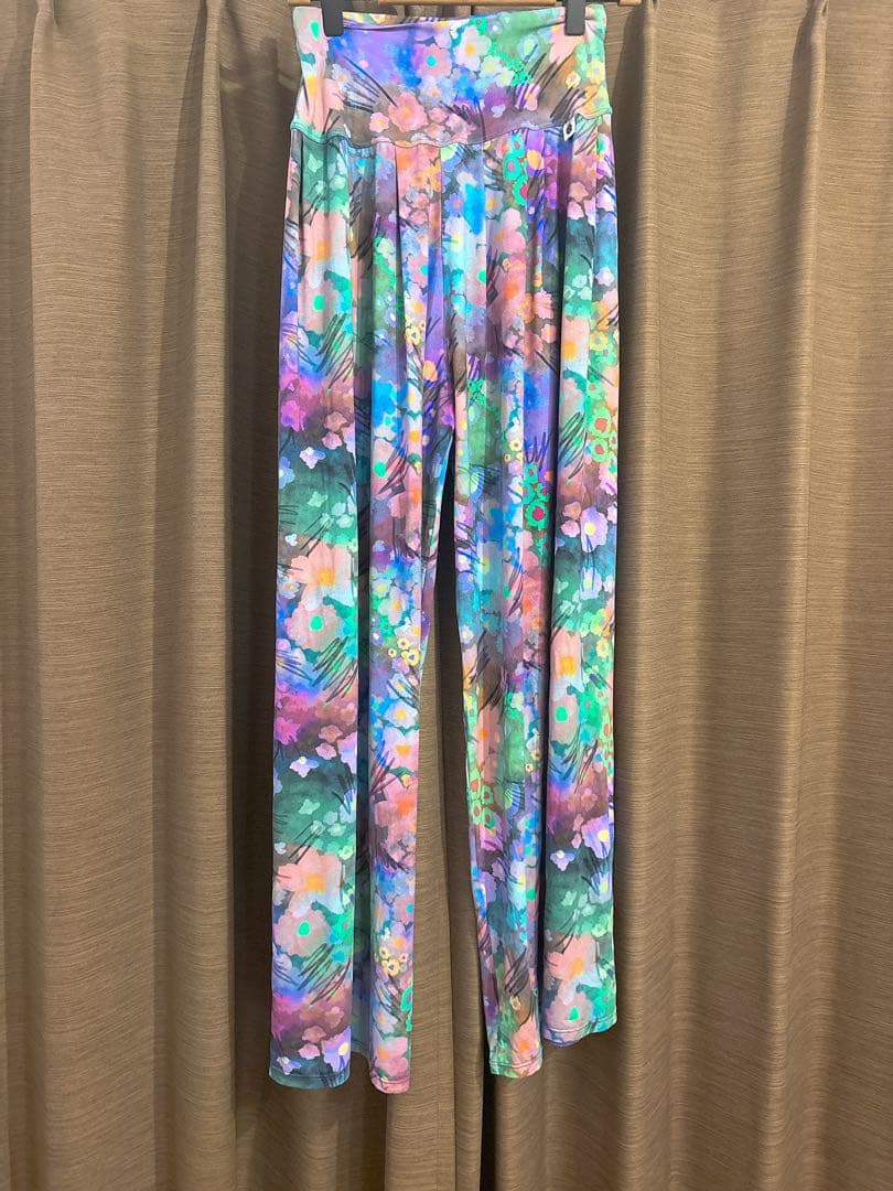 【Lindaworks】公式サイト完売品！アーヤパンツ