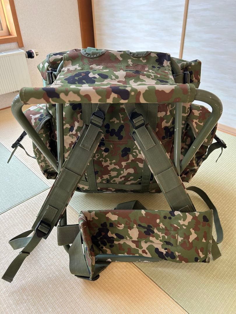 【タイムセール】陸上自衛隊　椅子付きリュック&懐中電灯