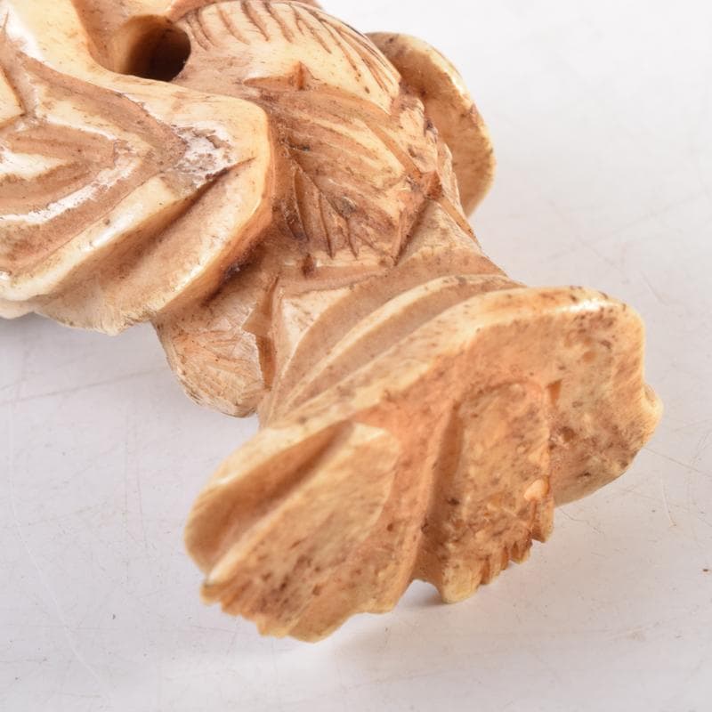 時代提げ物　獣骨製　人物像　根付　置物　V　6977