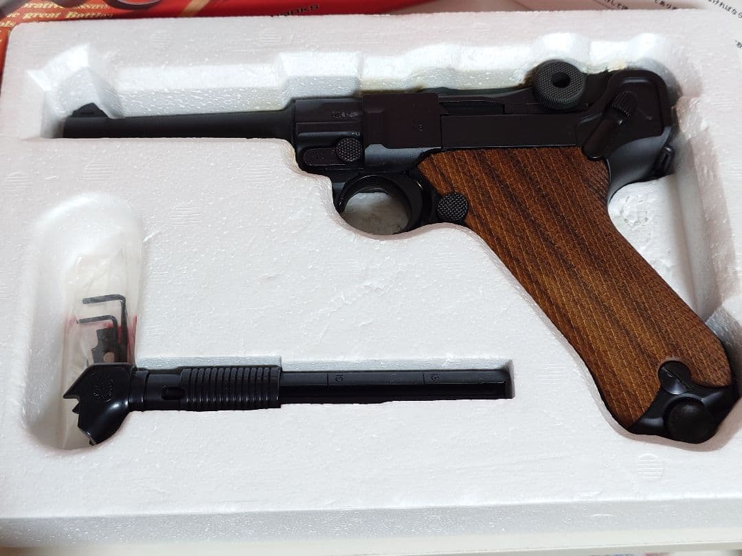 エアーソフトガン　ルガー P08　タナカワークス　木製グリップ装着