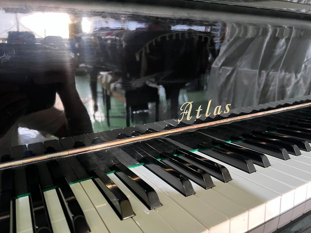 1982年製　アンティークデザインピアノ　Atlas アップライトピアノ 黒