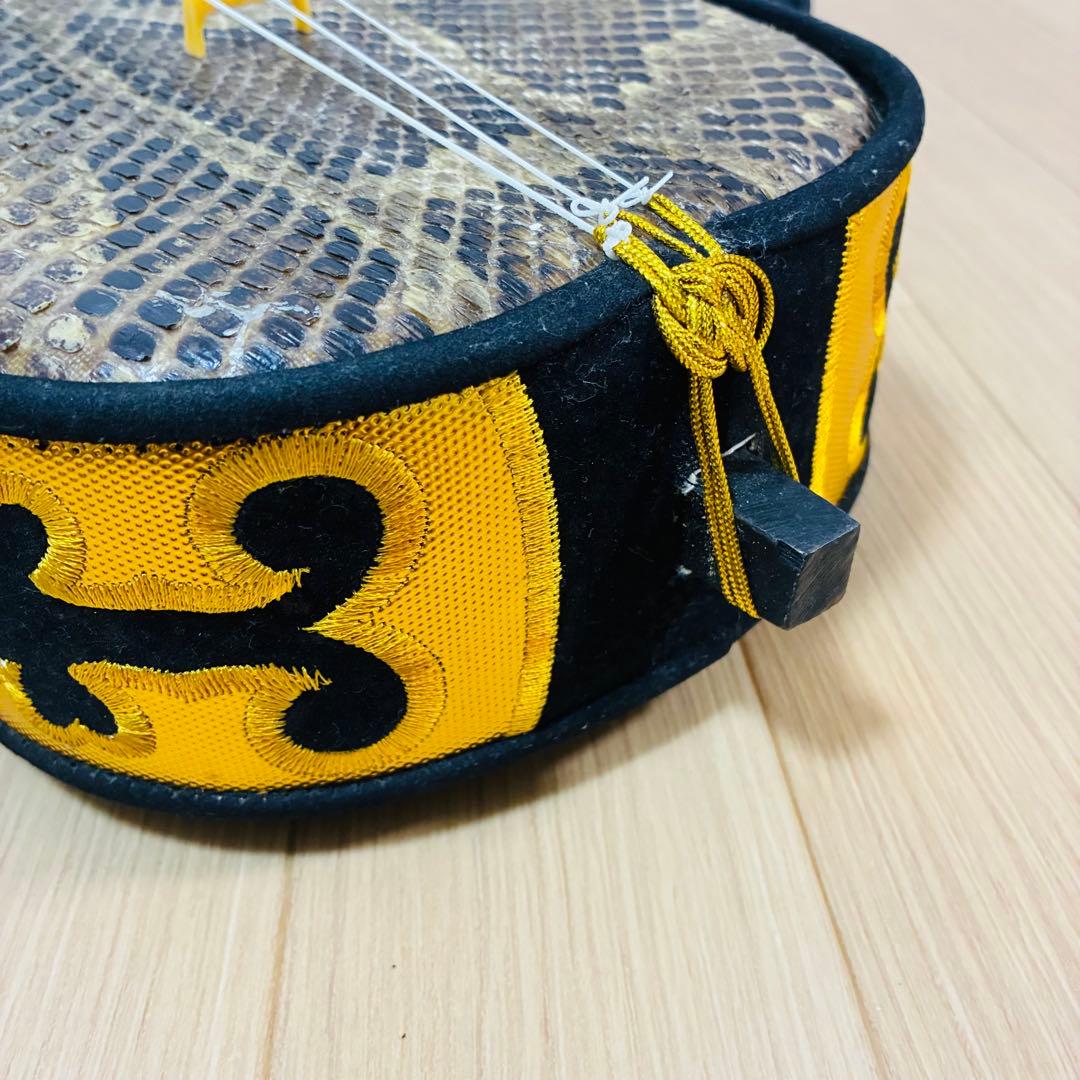 沖縄三線　本皮　蛇皮　強化張り ソフトケース付　初心者　三味線　黒塗