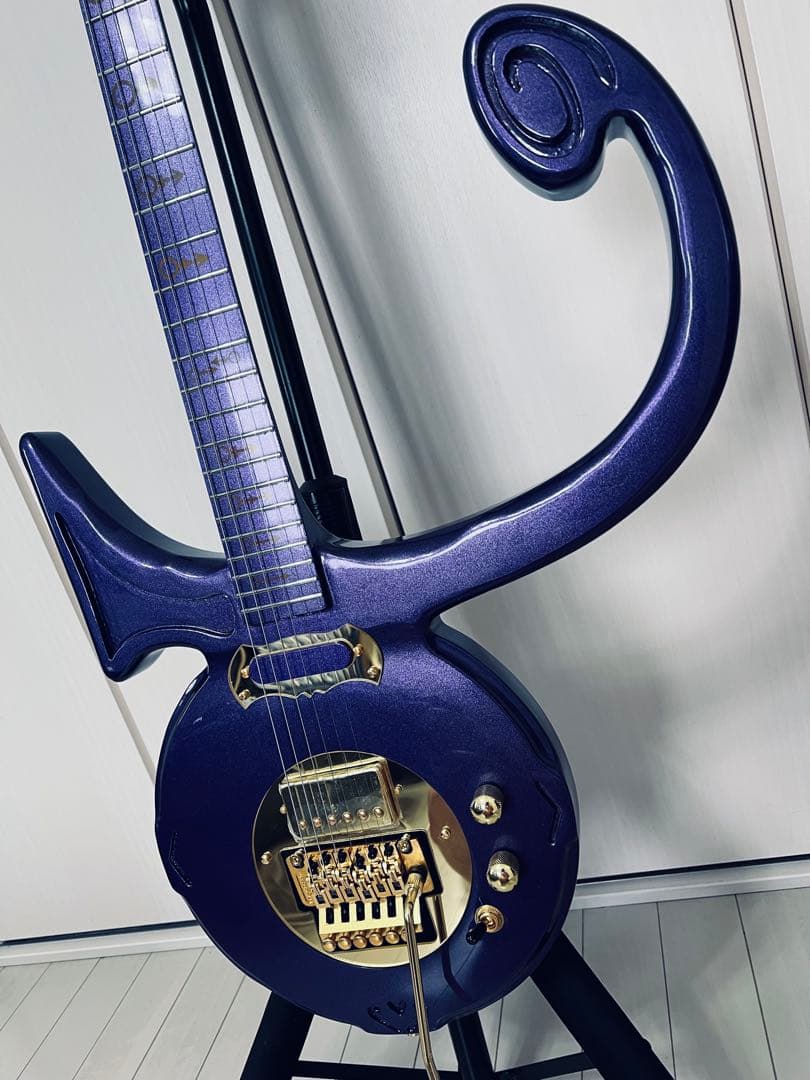 新品未使用プリンスprinceシンボルギター 美品　完動品エレキギター 激レア品