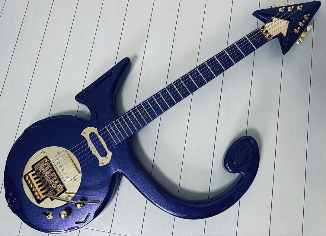 新品未使用プリンスprinceシンボルギター 美品　完動品エレキギター 激レア品