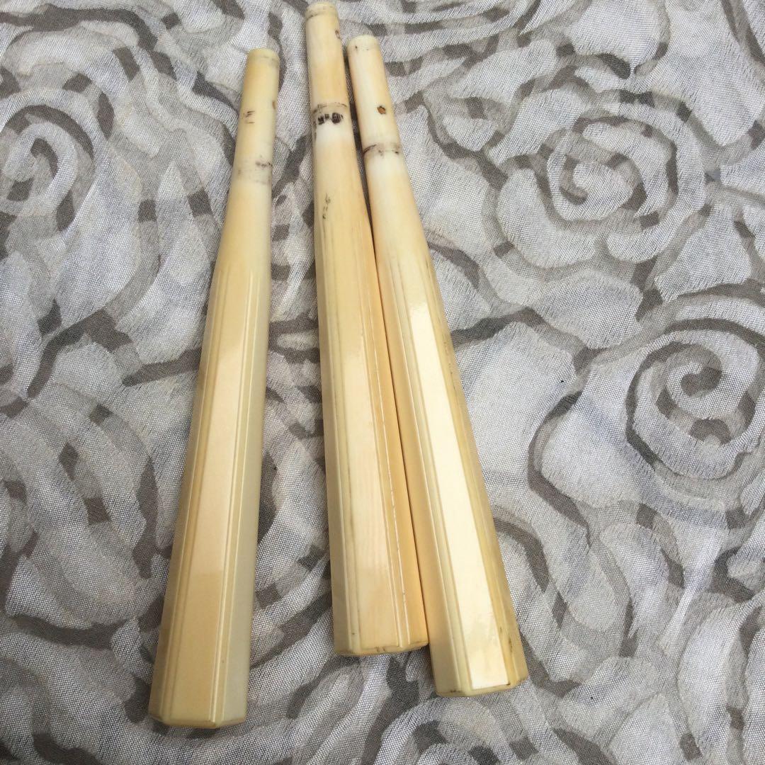 三味線 本体　紫檀材、取手付き、象牙風