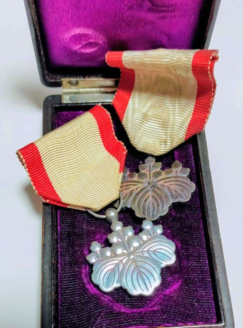 勲八等白色桐葉章　他