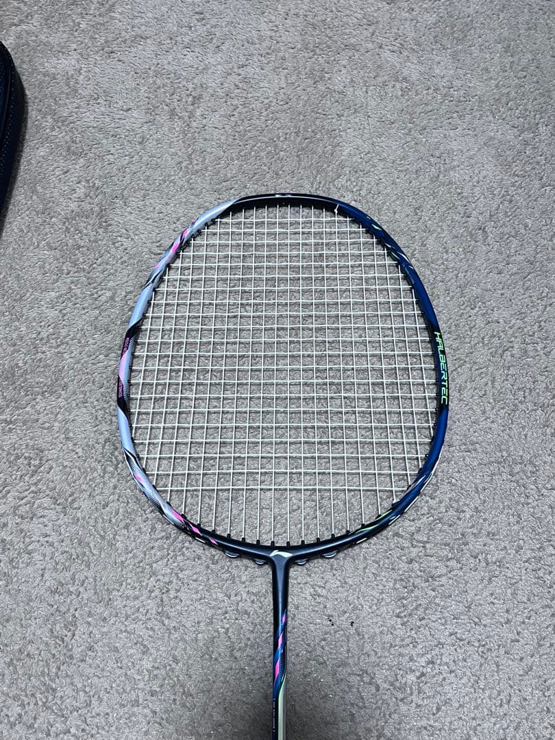 リーニンのバドミントンラケット HEC 9000 POWER 4U5