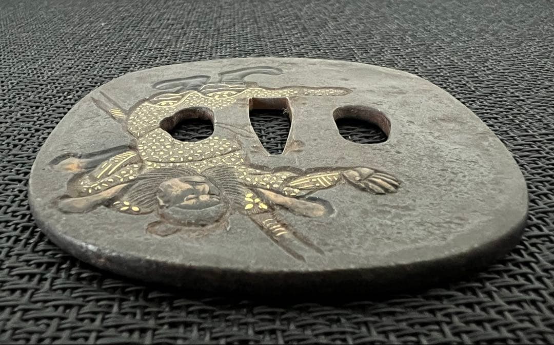 鉄地撫角形武者図鍔 金象嵌 刀装具 武具 時代物 無銘 アンティーク