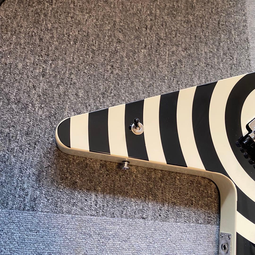 ノーブランド ブルズアイフライングV ギター ザック・ワイルド コンポーネント