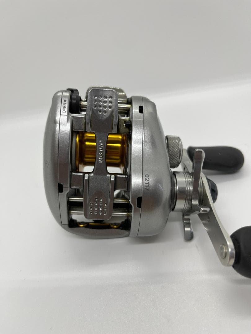 シマノ 07 メタニウム Mg 右ハンドル ベイトリール 中古品