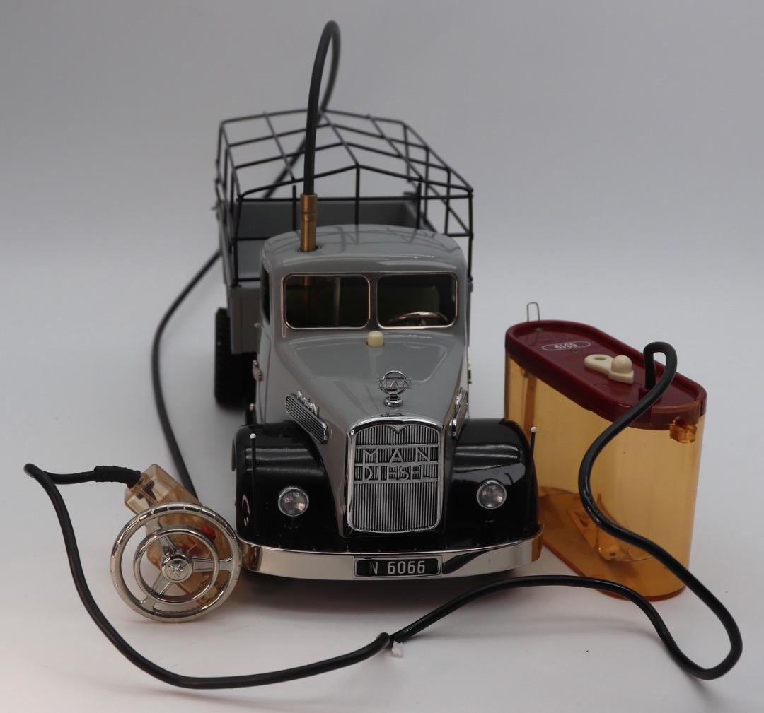 SCHUCO 2005 MAN F8 ホロ付きディーゼル・トラック 保管品