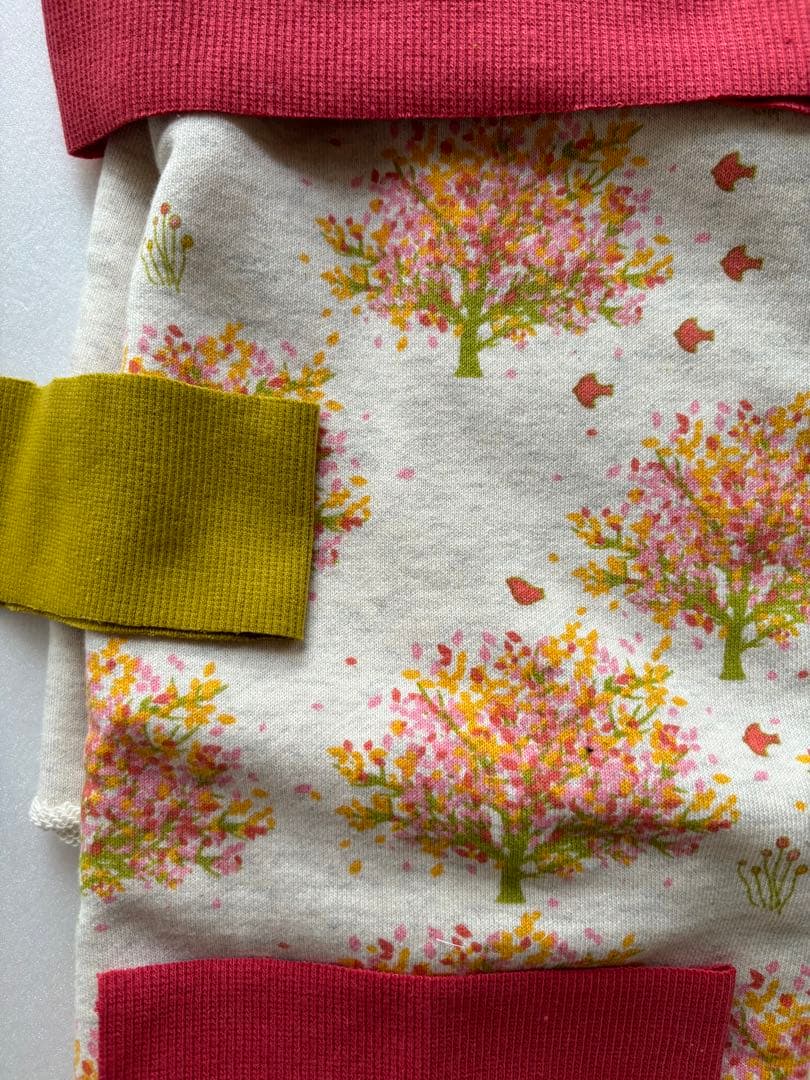 木と鳥の犬の服