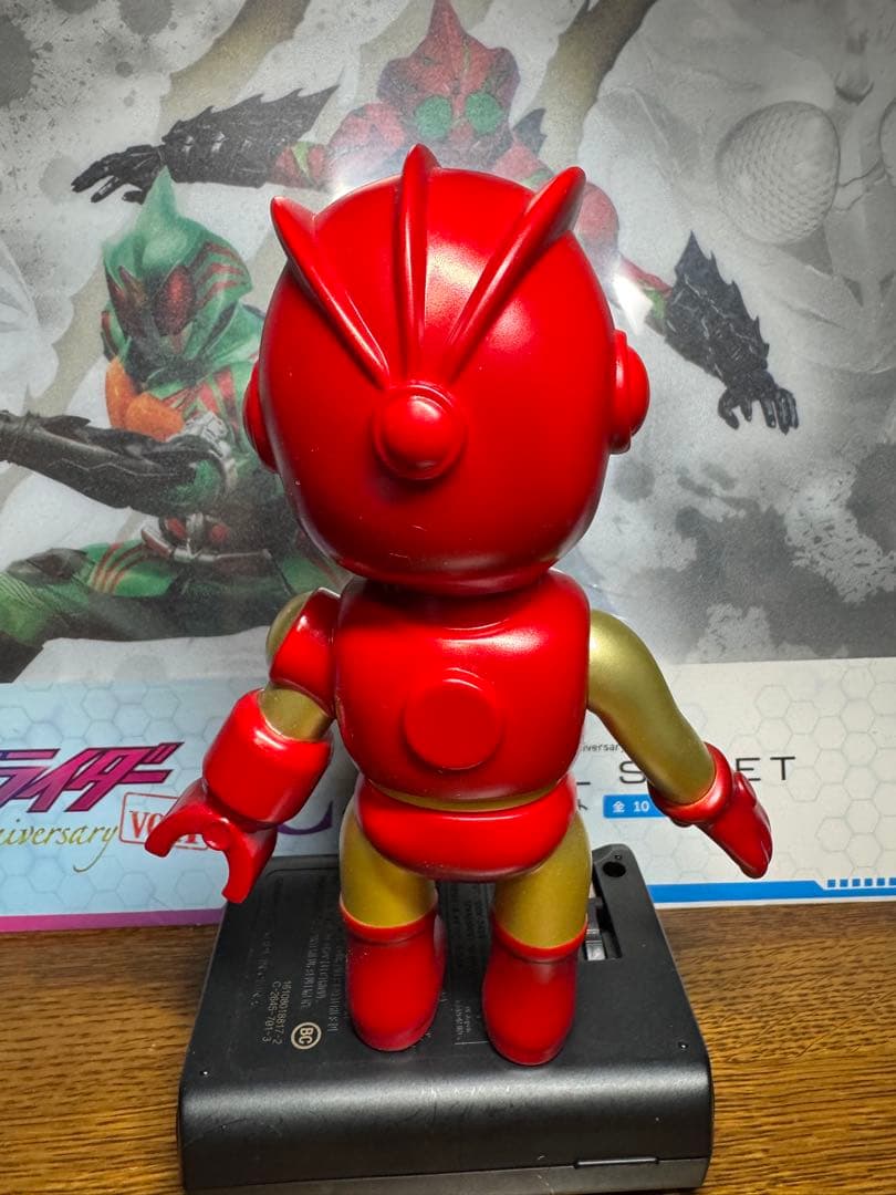 BLACK PEARLS NOAH アイアンマン風　インディーズソフビ