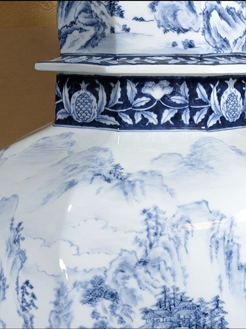 未使用　有田焼　沈香壺　染付　神右衛門作　総手描　特大八角壺　山水絵 三段飾り壷